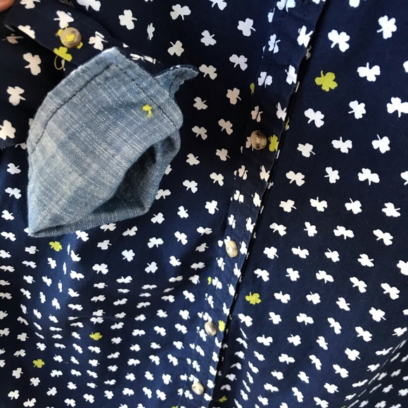 G H Bass and Co shamrock button down - Picture 5 of 7